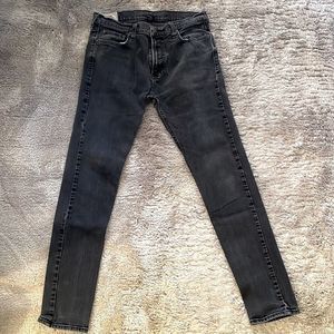 Used in great condition men’s Hollister super skinny jeans